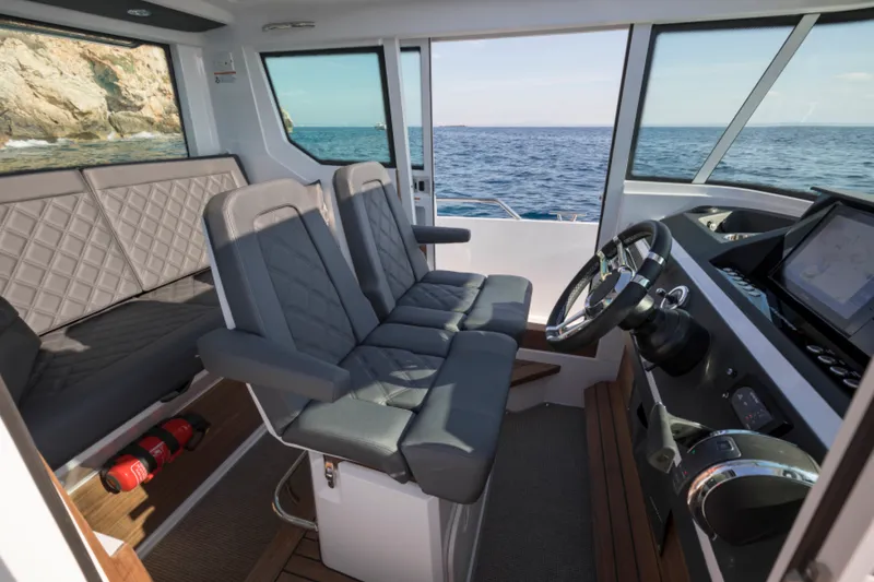 Slide: The Image of Axopar 28 CABIN 2022 - 5293648