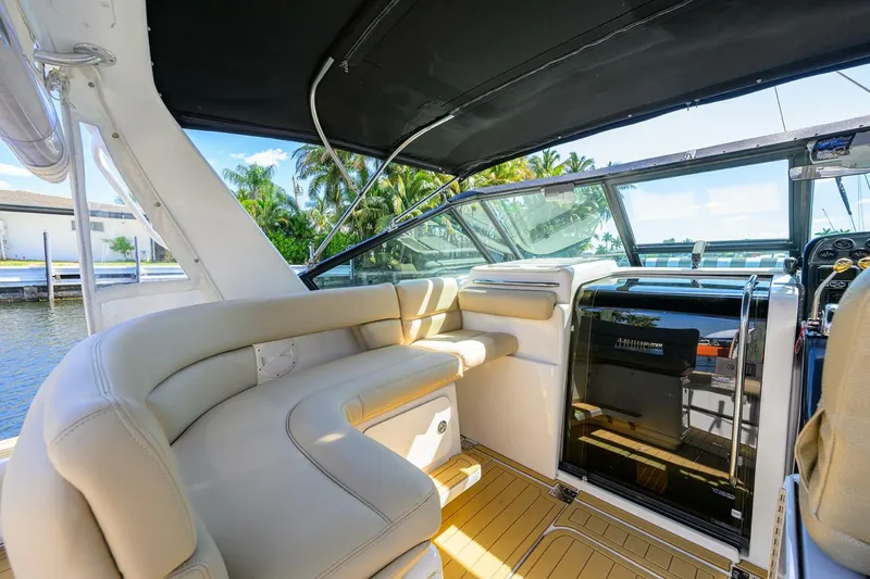 Slide: The Image of Tiara 3100 LE Black Jack - Helm Deck 2002 Tiara 3100 LE Black Jack - 5293914