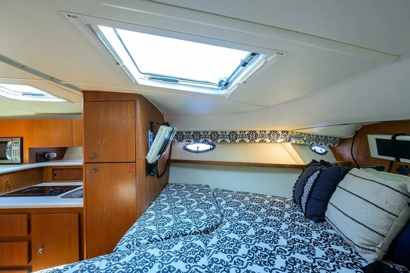 Slide: The Image of Tiara 3100 LE Black Jack - Cabin, Berth 2002 Tiara 3100 LE Black Jack - 7654629
