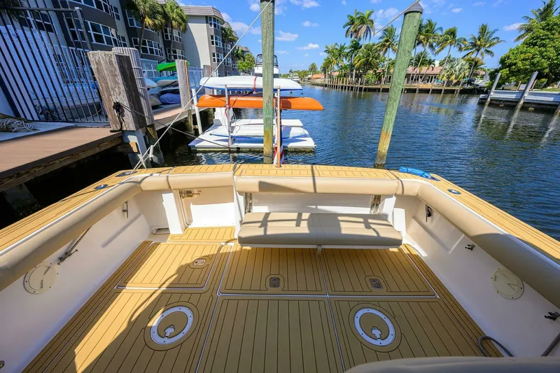 Slide: The Image of Tiara 3100 LE Black Jack - Cockpit 2002 Tiara 3100 LE Black Jack - 7654644