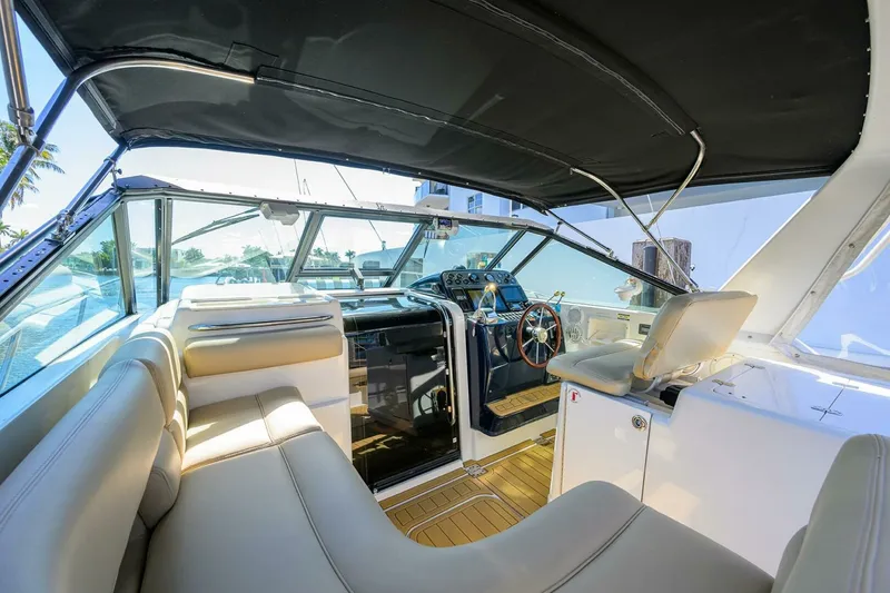 Slide: The Image of Tiara 3100 LE Black Jack - Helm Deck 2002 Tiara 3100 LE Black Jack - 7654633