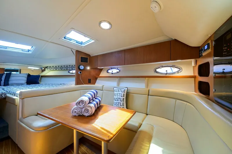 Slide: The Image of Tiara 3100 LE Black Jack - Cabin 2002 Tiara 3100 LE Black Jack - 7654621