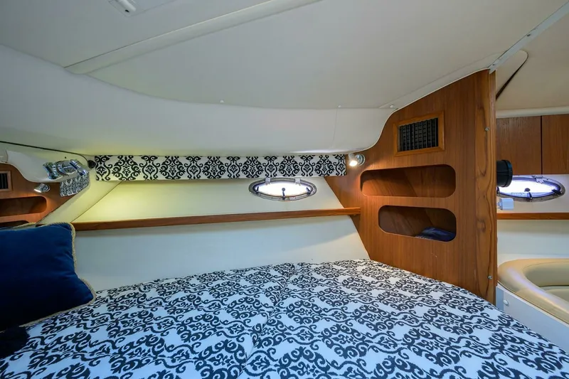 Slide: The Image of Tiara 3100 LE Black Jack - Cabin, Berth 2002 Tiara 3100 LE Black Jack - 7654628