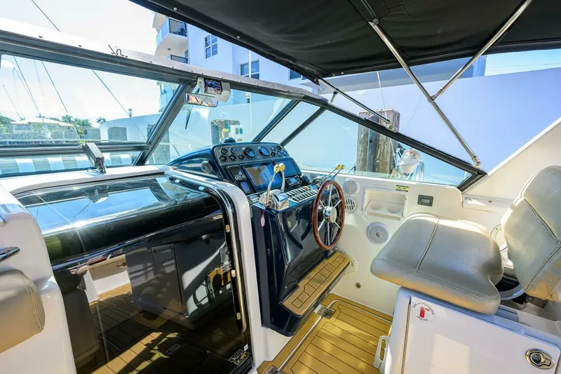 Slide: The Image of Tiara 3100 LE Black Jack - Helm Deck, Helm Seat and Electronics 2002 Tiara 3100 LE Black Jack - 7654634