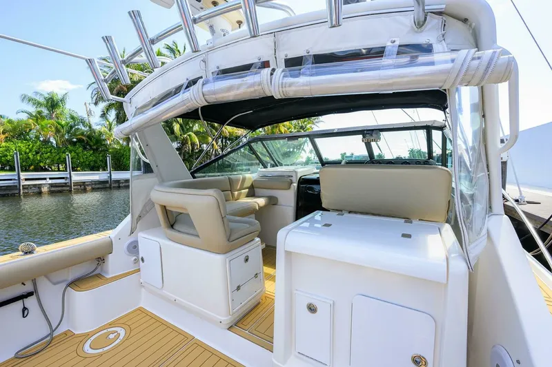 Slide: The Image of Tiara 3100 LE Black Jack - Helm Deck 2002 Tiara 3100 LE Black Jack - 7654636