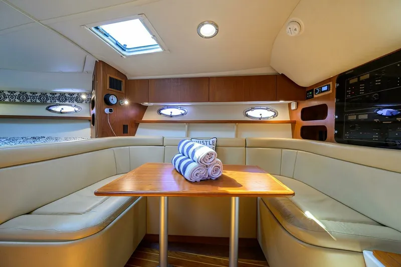 Slide: The Image of Tiara 3100 LE Black Jack - Cabin 2002 Tiara 3100 LE Black Jack - 7654623