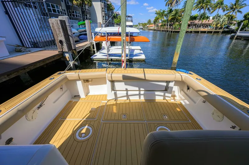 Slide: The Image of Tiara 3100 LE Black Jack - Cockpit 2002 Tiara 3100 LE Black Jack - 7654639