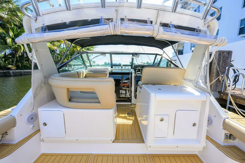 Slide: The Image of Tiara 3100 LE Black Jack - Helm Deck 2002 Tiara 3100 LE Black Jack - 7654637