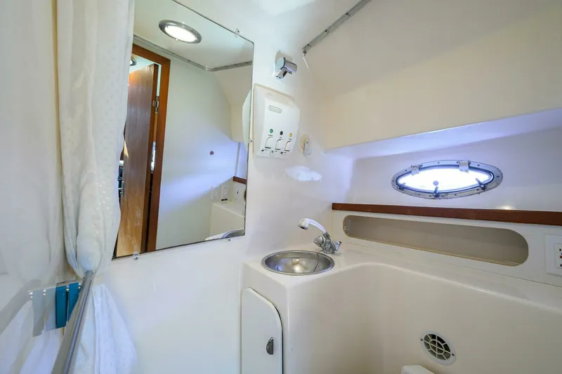 Slide: The Image of Tiara 3100 LE Black Jack - Cabin, Head 2002 Tiara 3100 LE Black Jack - 7654630