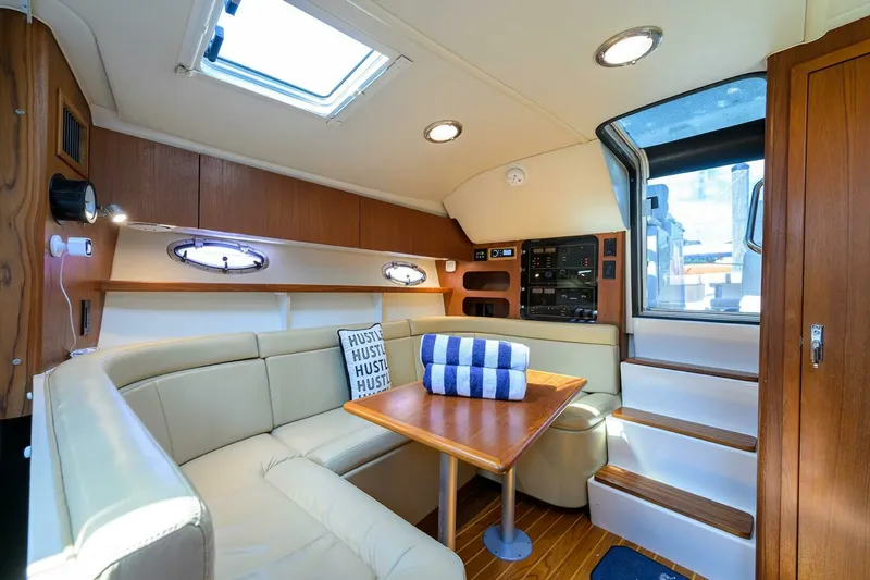 Slide: The Image of Tiara 3100 LE Black Jack - Cabin 2002 Tiara 3100 LE Black Jack - 7654622