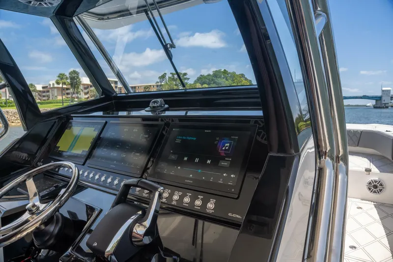 Slide: The Image of Sedna 37 Open 2025 - 5307043