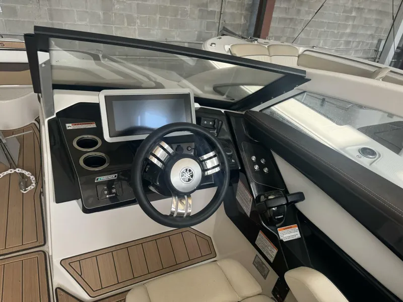 Slide: The Image of Yamaha 275 SD 2022 - 5294961