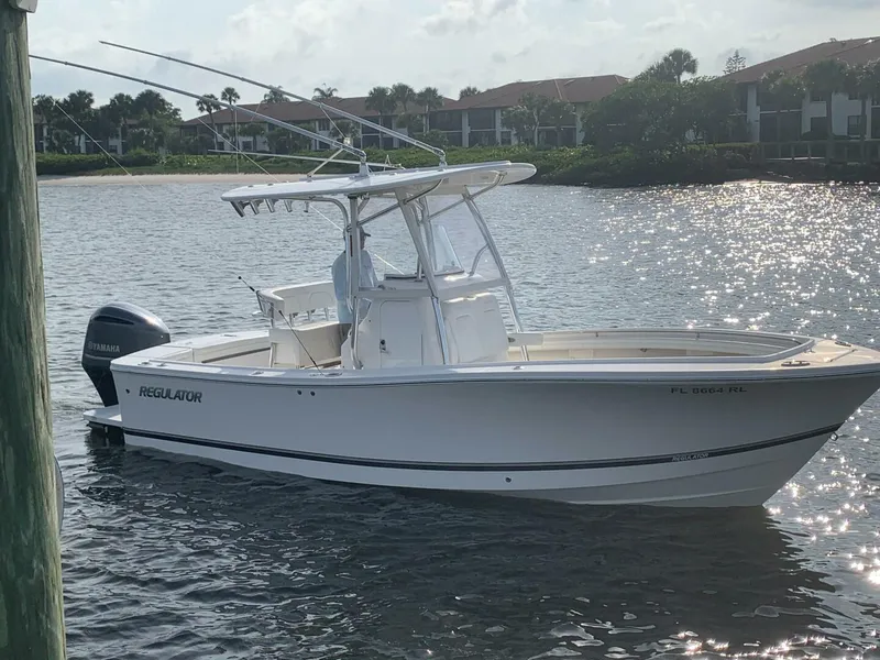 Slide: The Image of Regulator Marine 23 FS 2018 - 5295593