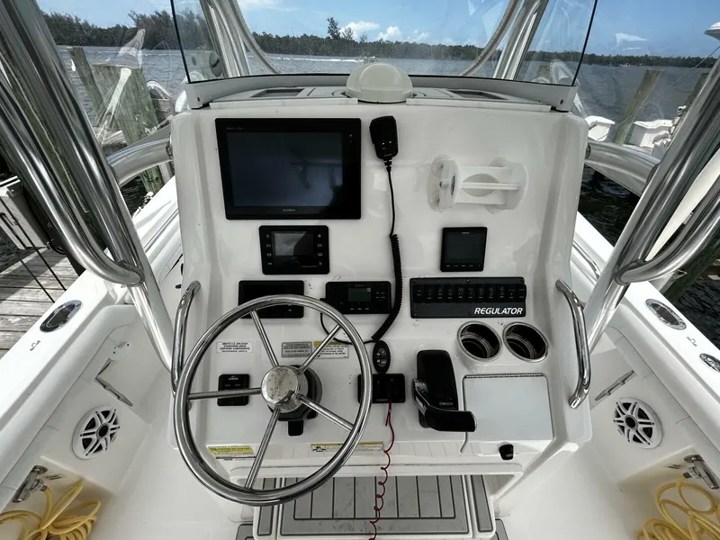 Slide: The Image of Regulator Marine 23 FS 2018 - 5295614
