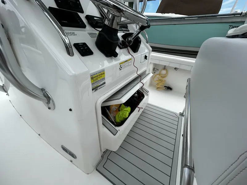 Slide: The Image of Regulator Marine 23 FS 2018 - 5295615