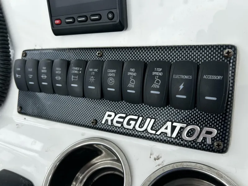 Slide: The Image of Regulator Marine 23 FS 2018 - 5295619