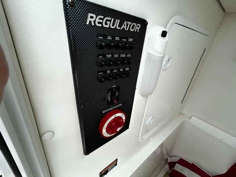 Slide: The Image of Regulator Marine 23 FS 2018 - 5295626