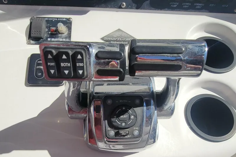 Slide: The Image of Boston Whaler 270 Outrage 2006 - 5296023