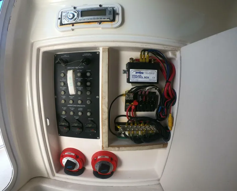 Slide: The Image of Boston Whaler 270 Outrage 2006 - 5296000