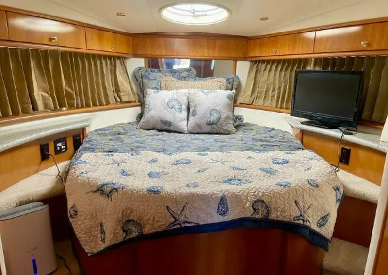 Slide: The Image of Carver 396 Motor Yacht 2001 - 5296238