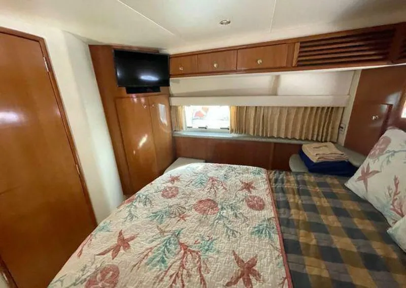 Slide: The Image of Carver 396 Motor Yacht 2001 - 5296241