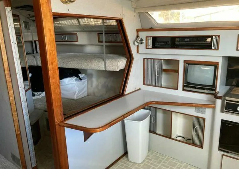 Slide: The Image of Sea Ray 390 Express Cruiser 1988 - 5296263