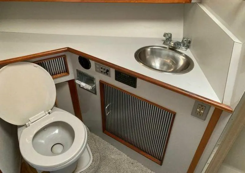 Slide: The Image of Sea Ray 390 Express Cruiser 1988 - 5296265