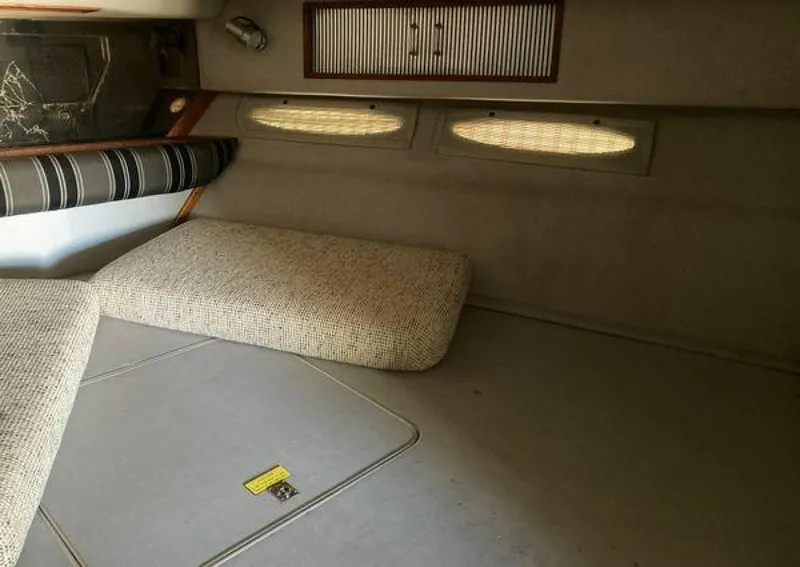 Slide: The Image of Sea Ray 390 Express Cruiser 1988 - 5296266