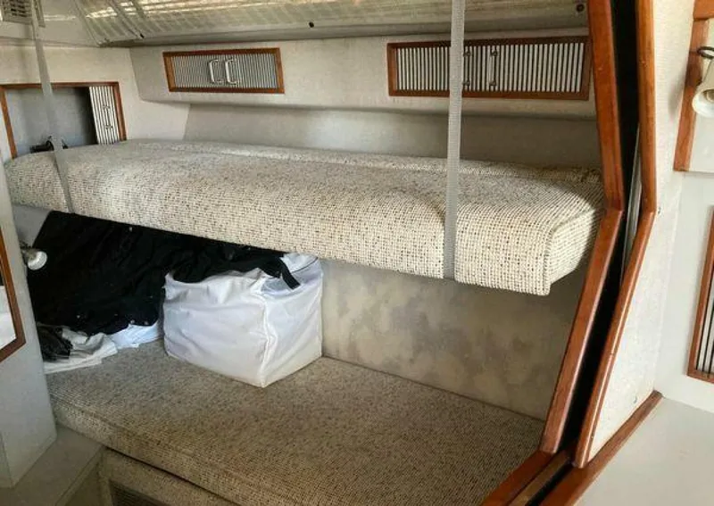 Slide: The Image of Sea Ray 390 Express Cruiser 1988 - 5296268