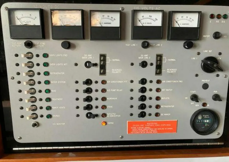 Slide: The Image of Sea Ray 390 Express Cruiser 1988 - 5296269