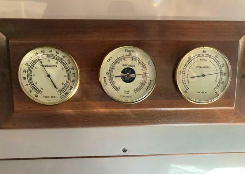 Slide: The Image of Sea Ray 390 Express Cruiser 1988 - 5296271