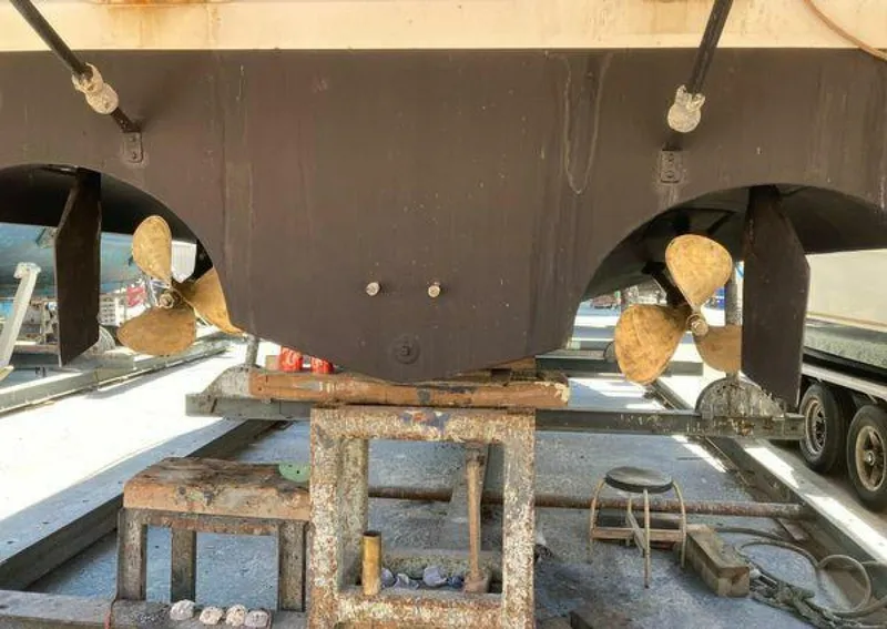 Slide: The Image of Sea Ray 390 Express Cruiser 1988 - 5296272