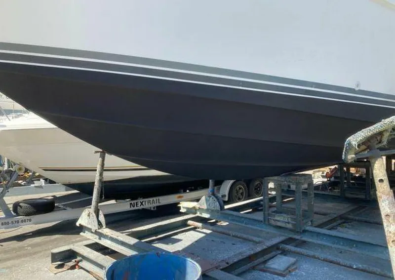 Slide: The Image of Sea Ray 390 Express Cruiser 1988 - 5296275