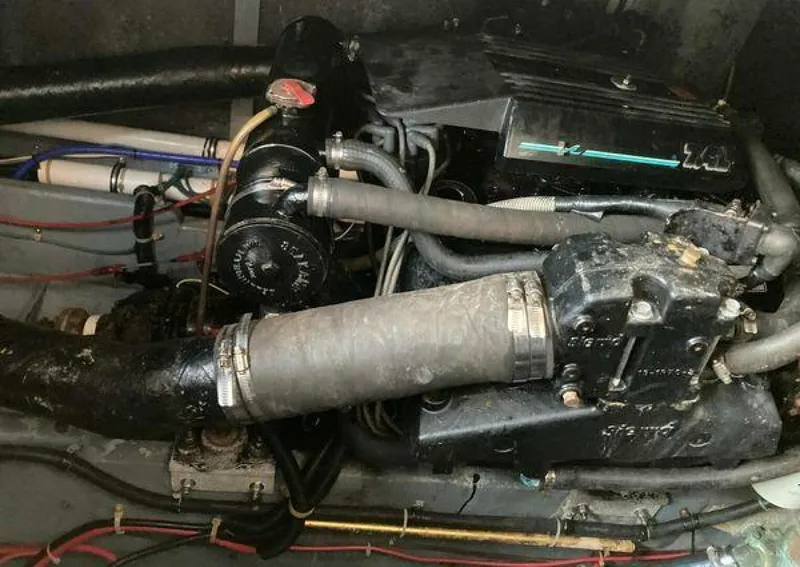 Slide: The Image of Sea Ray 390 Express Cruiser 1988 - 5296277