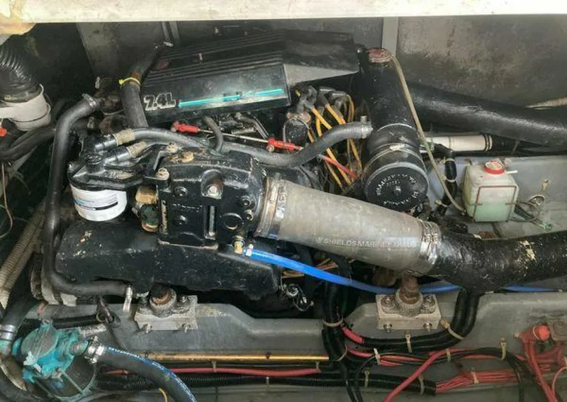 Slide: The Image of Sea Ray 390 Express Cruiser 1988 - 5296278