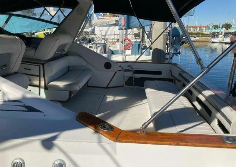 Slide: The Image of Sea Ray 390 Express Cruiser 1988 - 5296252