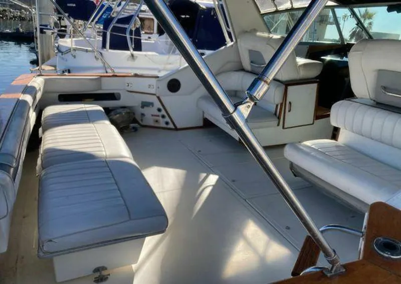 Slide: The Image of Sea Ray 390 Express Cruiser 1988 - 5296253