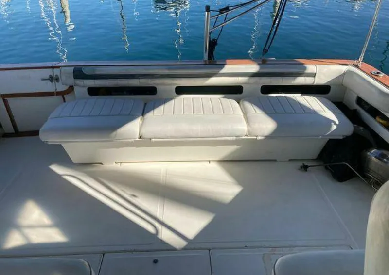 Slide: The Image of Sea Ray 390 Express Cruiser 1988 - 5296254