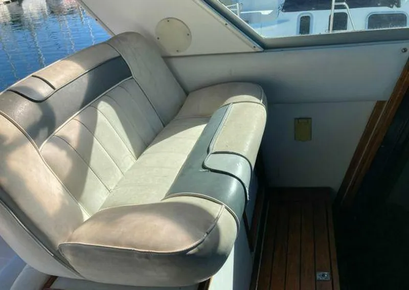 Slide: The Image of Sea Ray 390 Express Cruiser 1988 - 5296255