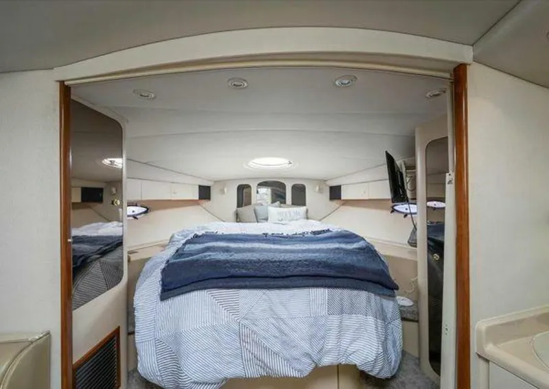 Slide: The Image of Cruisers Yachts 3870 Esprit 1999 - 5296302