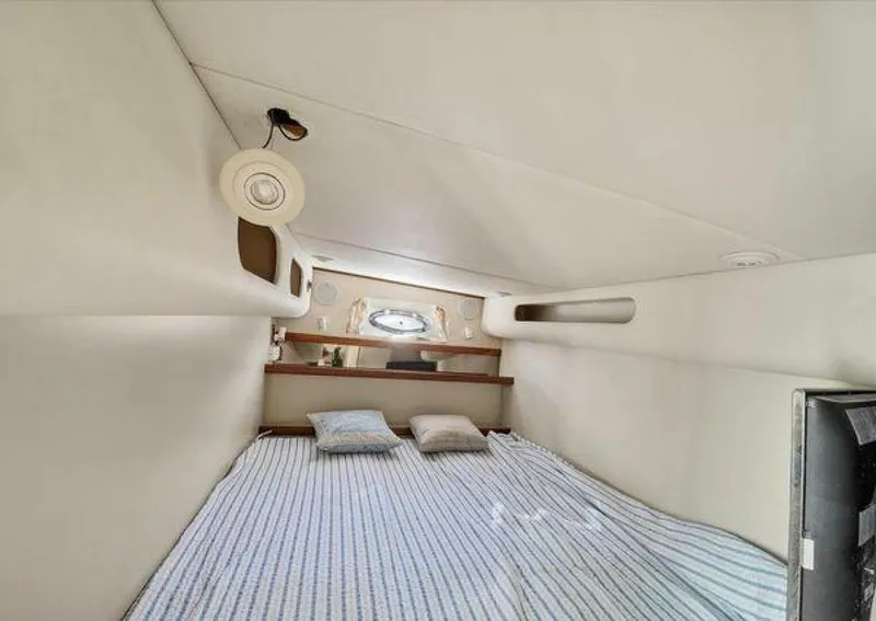 Slide: The Image of Cruisers Yachts 3870 Esprit 1999 - 5296304