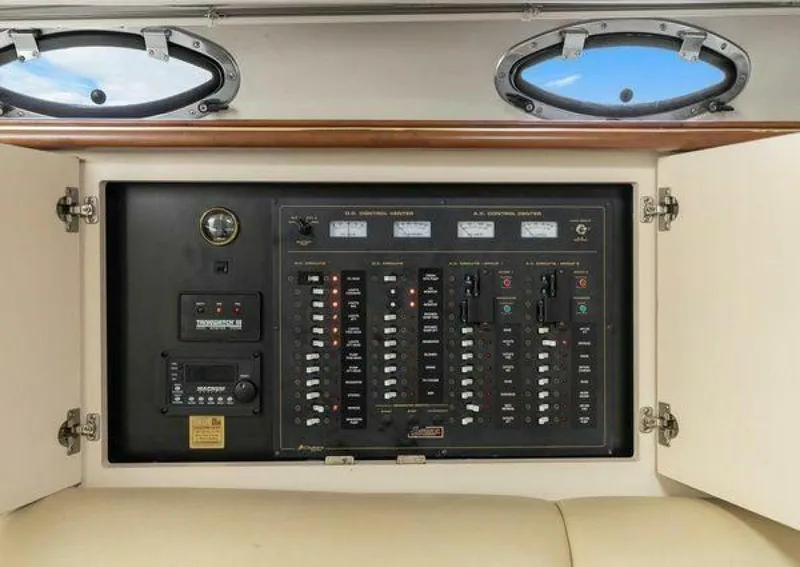 Slide: The Image of Cruisers Yachts 3870 Esprit 1999 - 5296306