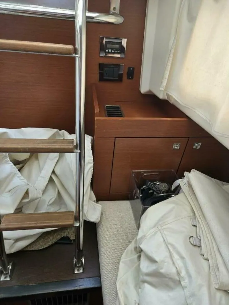 Slide: The Image of 2013 Prestige 500 Crew Quarter - 5335517