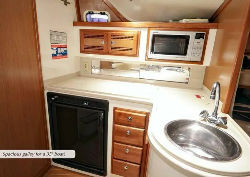 Slide: The Image of Cabo 35 Express 2000 - 5297308