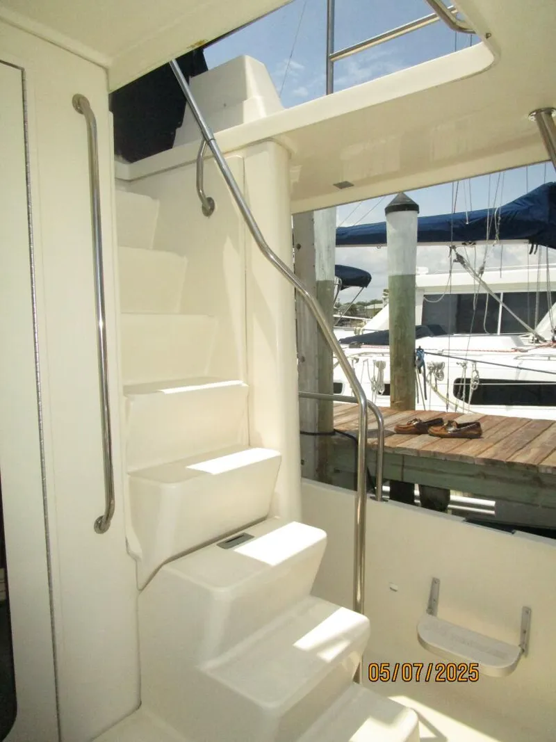 Slide: The Image of 34' Mainship aftdeck-flybridge stairs - 5297583