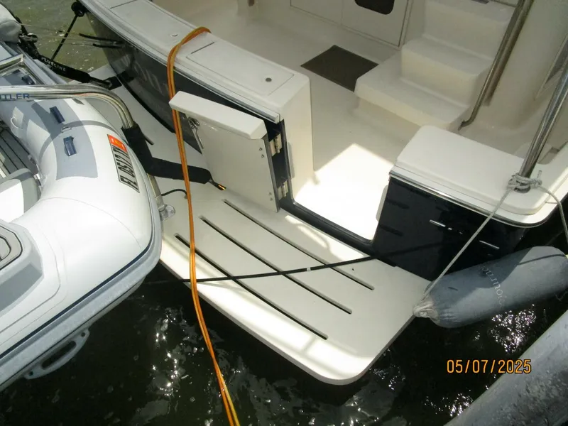 Slide: The Image of 34' Mainship swimplatform - 5297687