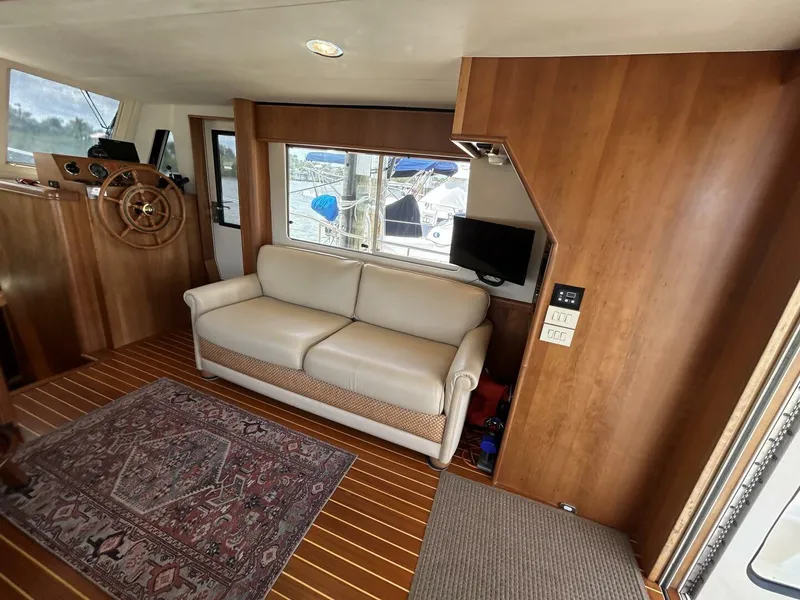 Slide: The Image of 34' Mainship salon starboard - 5297679