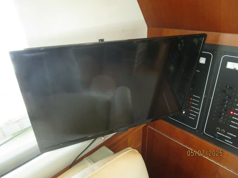 Slide: The Image of 34' Mainship salon TV - 5297681