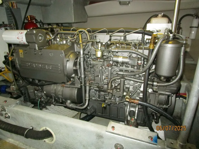 Slide: The Image of 34' Mainship main engine1 - 5297576