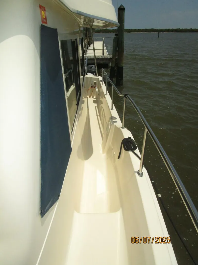 Slide: The Image of 34' Mainship port side deck1 - 5297672